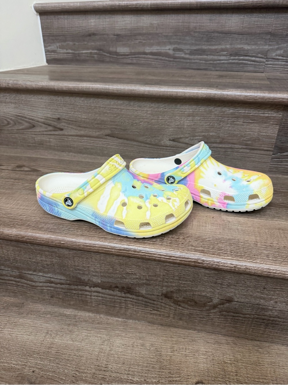 CROCS Tie-Dye Slip-On Mules in Yellow Blue Pink M7 W9